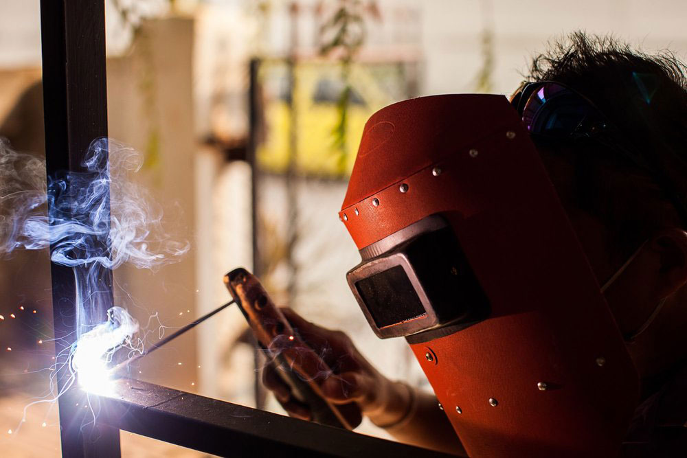 A welder welding a bar possibly with tunnel vision and poor risk management
