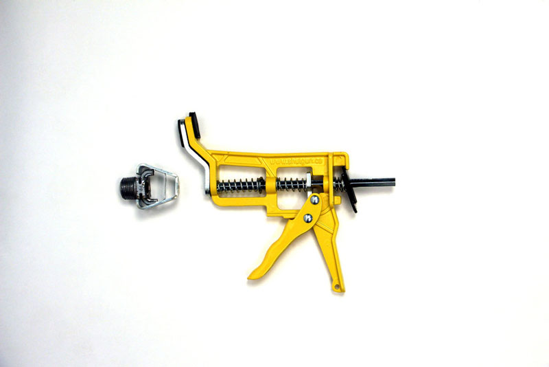 Shutgun with 1/2″ sheared head attachment detached